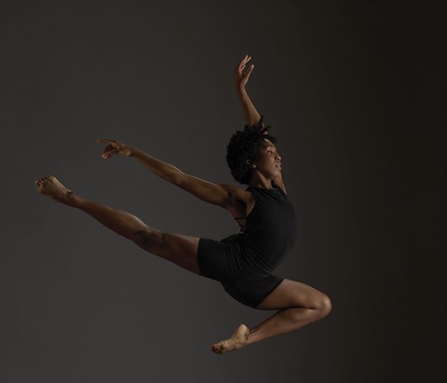 Contemporary dancer Kelsey Lewis